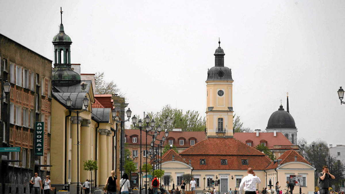 Powstał Katalog Białostockich Pomników, który ma służyć m.in. turystom szukającym w mieście ciekawych miejsc. Zawiera on też opis tablic pamiątkowych i miejsc pamięci narodowej. Na razie jest dostępny w internecie, w przyszłości ma być też wydany drukiem.