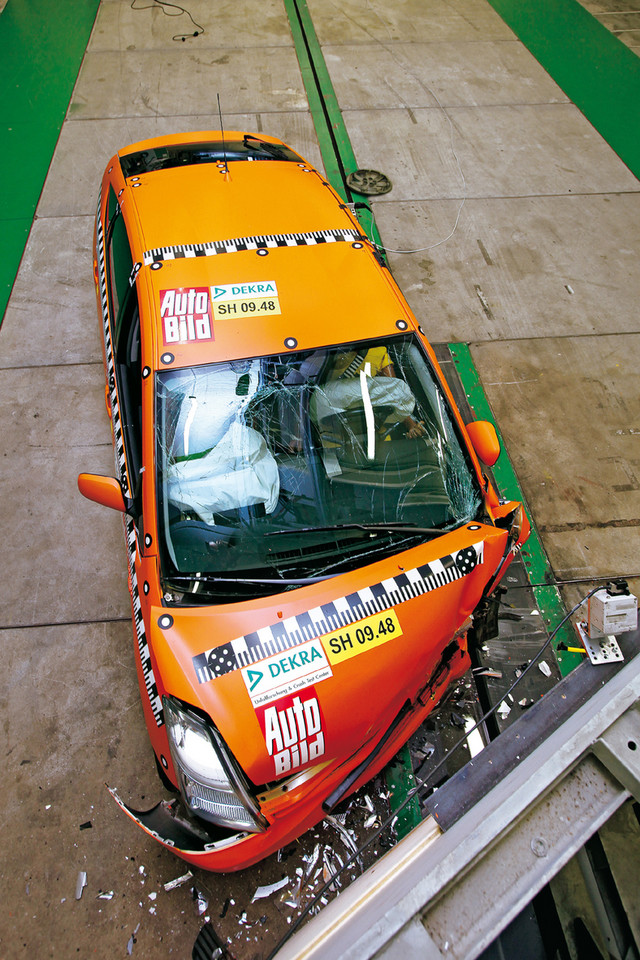 Toyota Prius - Crash test pod napięciem