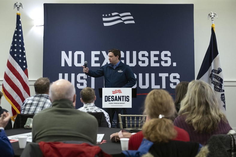 Ron DeSantis podczas kampanii wyborczej w Iowa, 12 stycznia 2024 r.