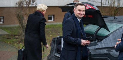 Prezenty, walizki i... kot. Tak prezydent Duda jedzie na święta