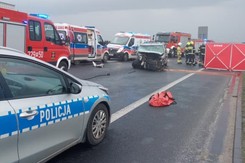 Cztery auta skasowane, nie żyje jedna osoba. Tragiczny wypadek w Słabomierzu