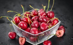 Nie wyrzucaj ogonków czereśni! Mają niesamowitą moc