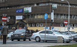 Komitet Polityczny PiS zatwierdził wniosek Kaczyńskiego. Zakazuje łączenia funkcji partyjnych z ministerialnymi