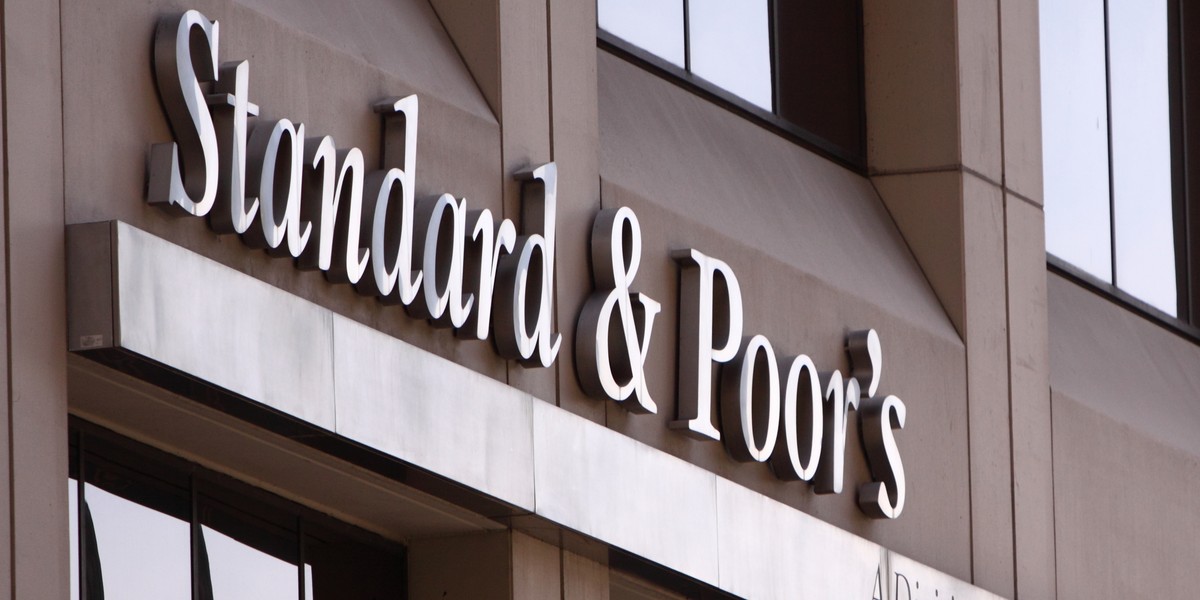 S&P obniża rating kredytowy Rosji do poziomu śmieciowego.