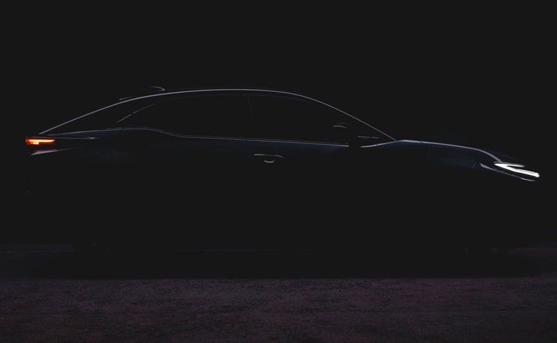 Nowa Toyota wjeżdża do produkcji seryjnej jako elegancki SUV w stylu coupe