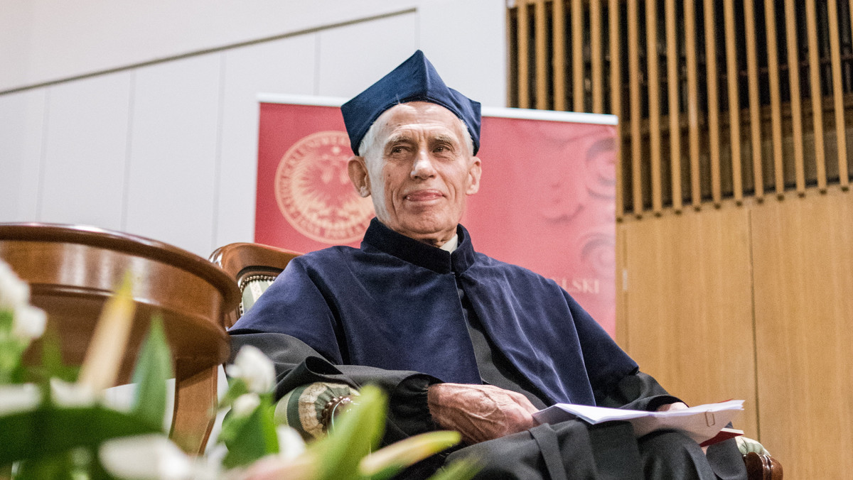 Jeden z najwybitniejszych współczesnych filozofów religii, prof. Richard Swinburne, otrzymał dzisiaj doktorat honoris causa KUL, m.in. w uznaniu dorobku naukowego wyrażającego się w uzasadnianiu podstawowych doktryn religii chrześcijańskiej.