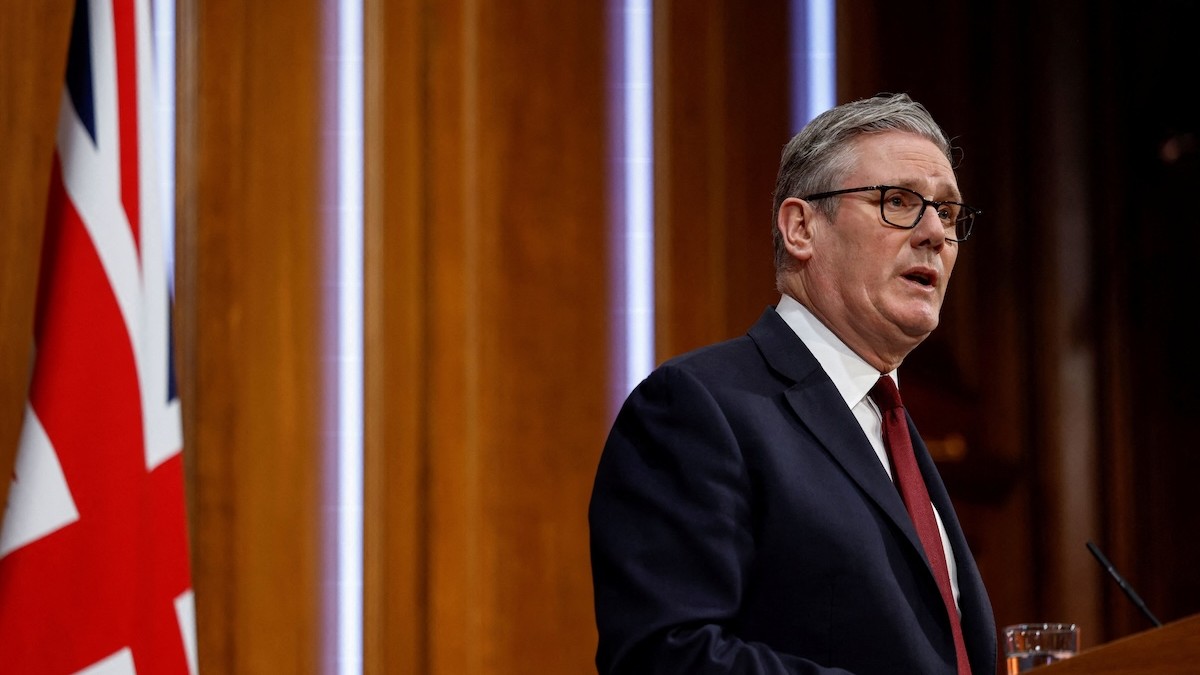Britský premiér Keir Starmer sa 16. marca 2026 na Downing Street v centre Londýna vyjadruje k médiám o situácii na Blízkom východe.