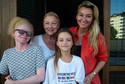 Martyna Wojciechowska z adoptowaną córką Kabulą podczas wizyty w Polsce