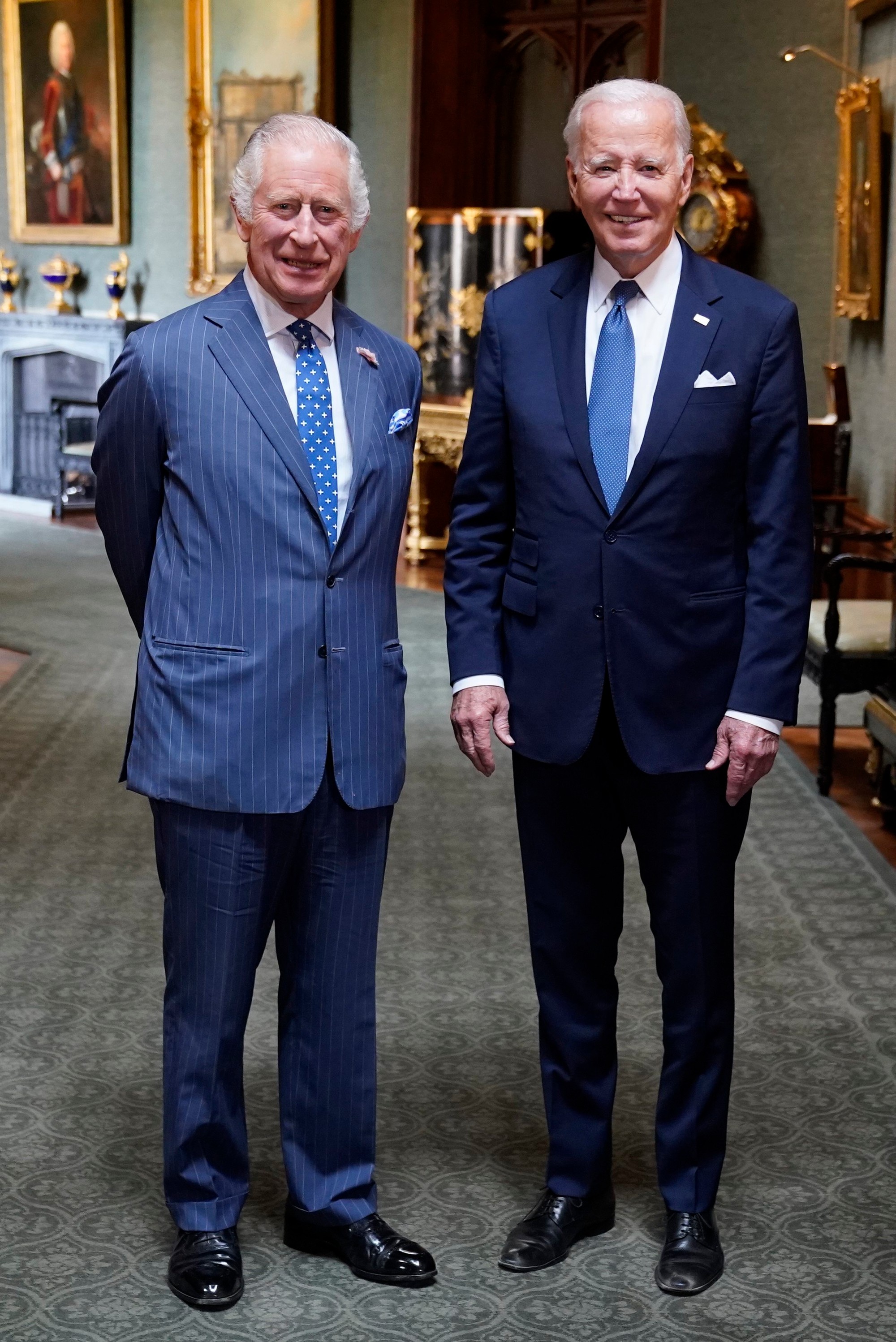 Britský kráľ Karol III. a americký prezident Joe Biden.