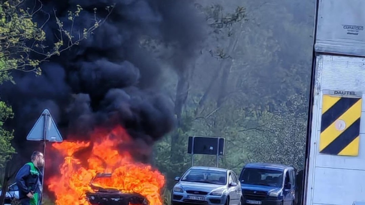 Automobil potpuno izgoreo kod Kruševca