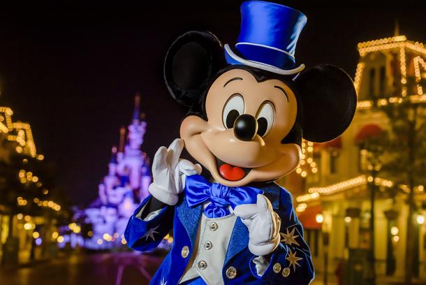 Magician Mickey at Disney Parks
