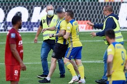 Skandal na meczu w Gdyni. Złamane zostały wszelkie zasady bezpieczeństwa