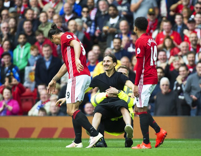 Ibrahimovic 'zaatakowany' podczas meczu przez swojego... sobowtóra