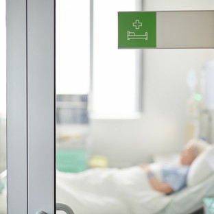 Látogatási tilalom lépett életbe a Semmelweis Egyetem Klinikai Központjában