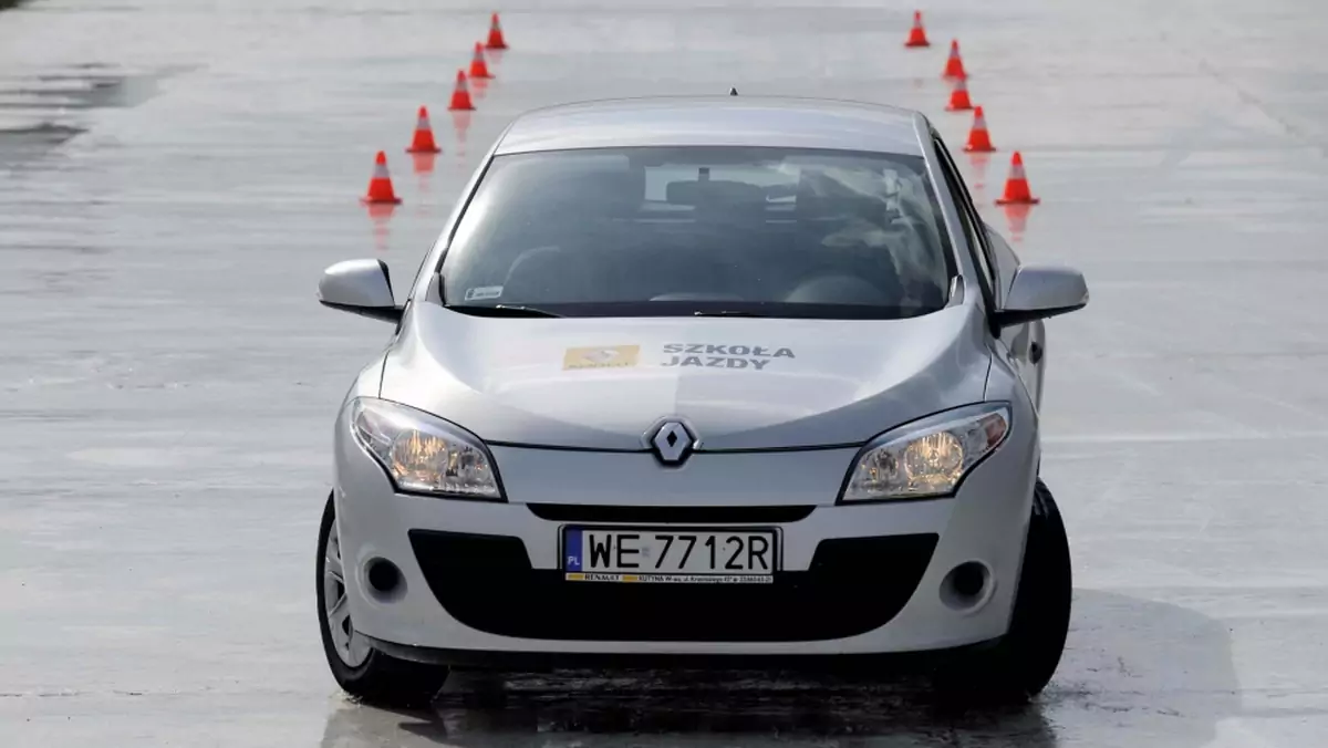 Szkoła jazdy Renault - Jesienne przymrozki na drogach