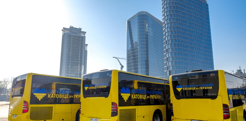 Autobusy miejskie wyjechały z Katowic na Ukrainę.  Lwów został bez autobusów. Te wożą żołnierzy na froncie