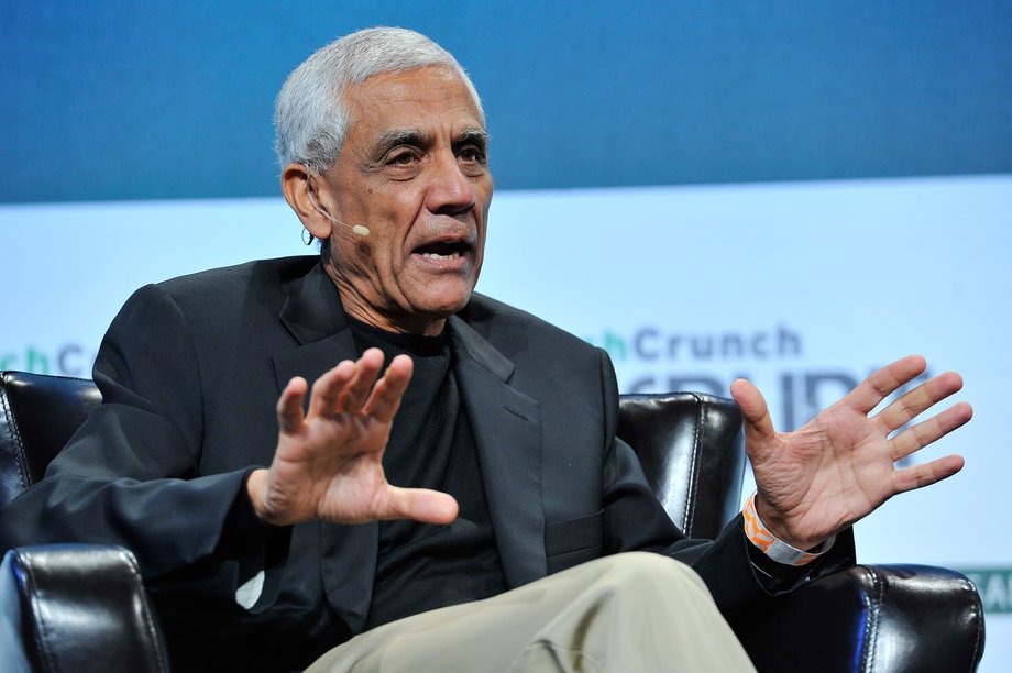 Jednym z najbardziej znanych inwestorów w sektorze czystej energii jest Vinod Khosla. Zasiada on także w zarządzie Breakthrough Energy Ventures