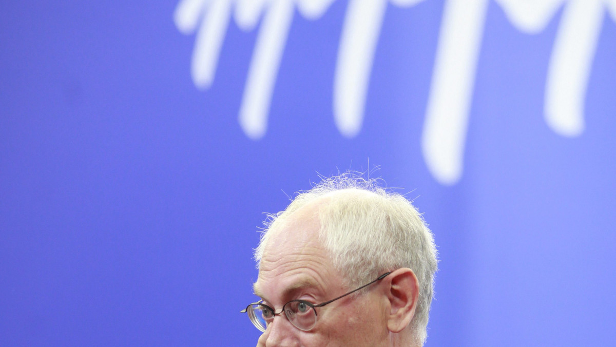 Szef Rady Europejskiej Herman Van Rompuy obiecał premierowi Donaldowi Tuskowi, że będzie się konsultował z krajami, które nie mają wspólnej waluty, w ramach przygotowań do powołania zarządzania gospodarczego strefy euro.