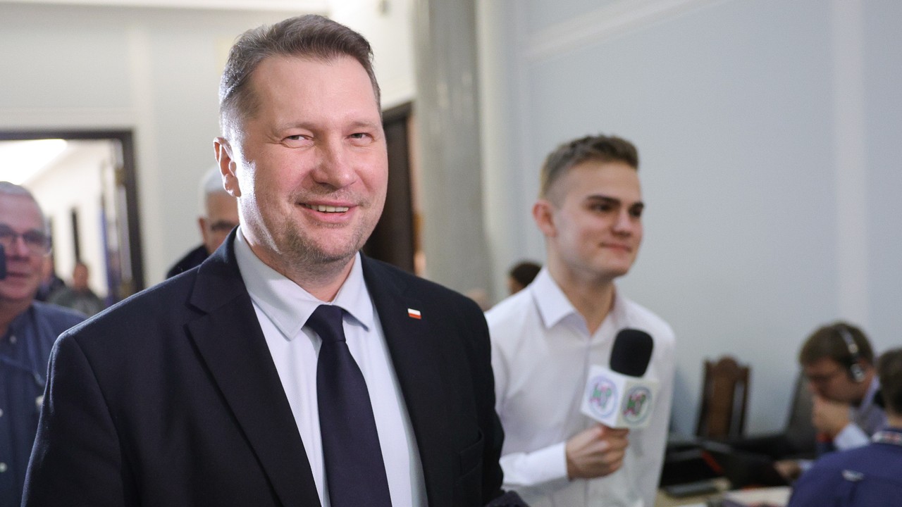 Przemysław Czarnek śmieje się z pomysłu PiS. "Słaby, ale jest"