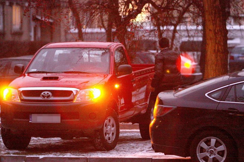 Rafał Maserak kupił sobie nowy samochód. Rafał Maserak jeździ pickupem