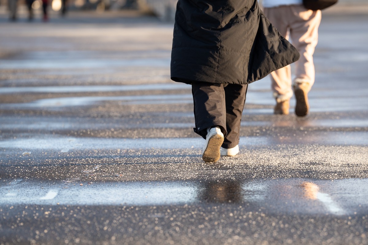 przymrozek, ulica, ludzie