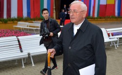 Bp Pieronek: Trzeba zachowywać się moralnie tutaj, potem próbować rechrystianizować siebie, a potem Europę