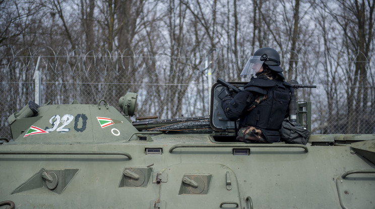 BTR-80 páncélozott szállító jármű a Cooperative Effort 2018 nevű, az illegális bevándorlás megakadályozásával kapcsolatos válságkezelési gyakorlat sajtónyilvános napján Kelebia közelében 2018. március 22-én / Fotó: MTI/Sóki Tamás