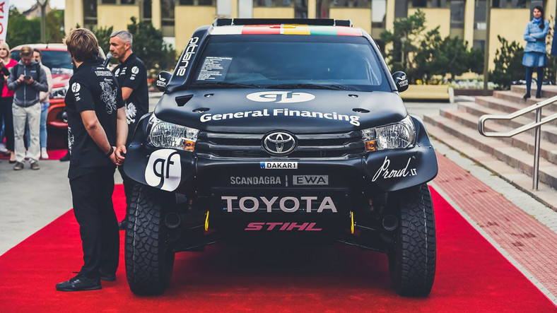 Toyota Hilux Black Hawk V litewsko-polskiego teamu Pitlane przygotowana na Rajd Dakar