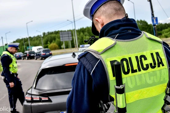 Okrągła naklejka na auto to obowiązek. Klamka zapadła, oto zmiany dla kierowców