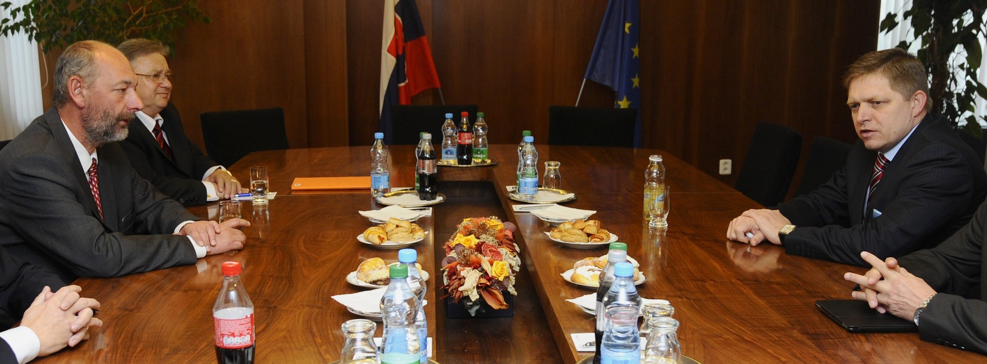 Bývalý štátny tajomník Ministerstva hospodárstva SR Dušan Petrík (v rohu).