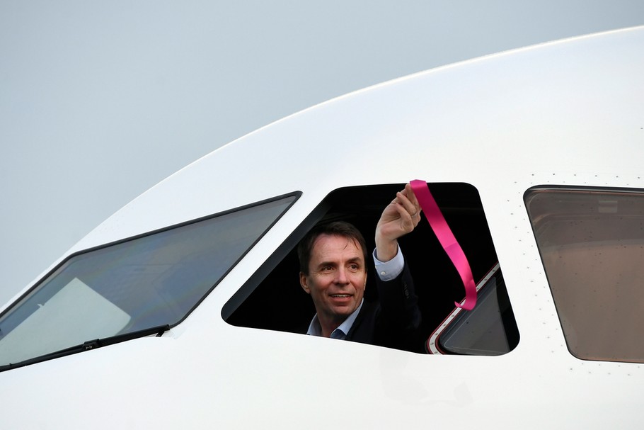 József Váradi, prezes Wizz Air w trakcie uroczystego odbioru pierwszego samolotu Airbus A321neo. Lotnisko Ferenca Liszta w Budapeszcie, marzec 2019 r.