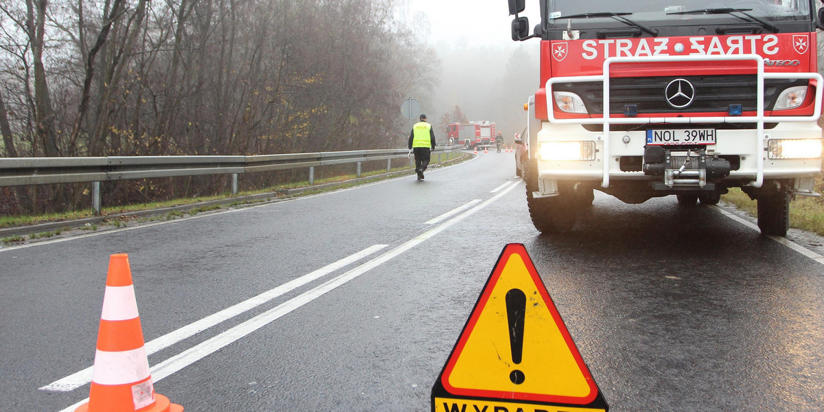 Tragiczny wypadek w Małopolsce. Dwie osoby nie żyją, trzecią zabrał śmigłowiec