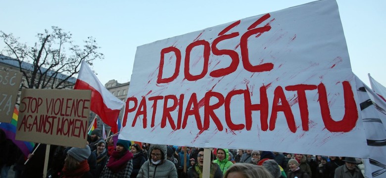 Dzień Kobiet - część kobiet strajkuje, część nie chce upolityczniać swojego święta