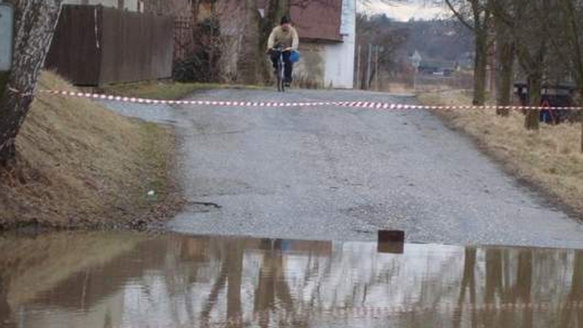 Czesi przebudują 2,5-kilometrowy odcinek wału przeciwpowodziowego na rzece Opawie w woj. opolskim w ramach większej inwestycji, którą przygotowują po swojej stronie. Przebudowa wału po polskiej stronie ma kosztować ok. 10 mln zł i zacznie się w 2017 roku.