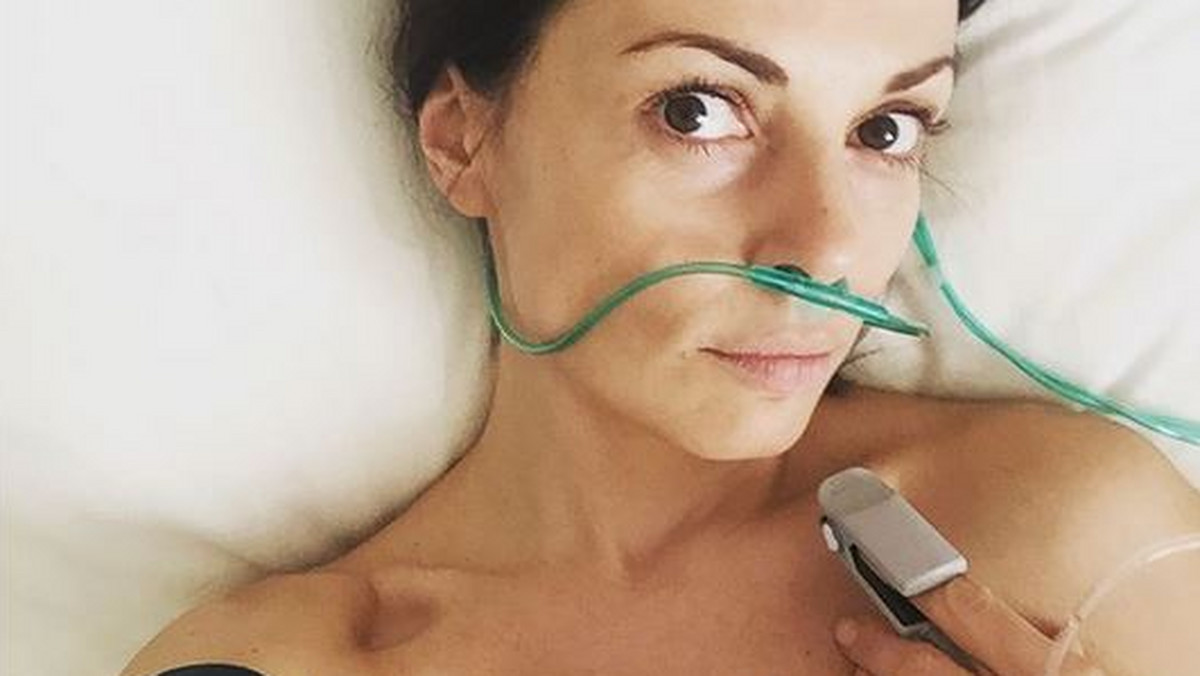 Katarzyna Glinka zamieściła na Instagramie zdjęcie, którym udało jej się nabrać część fanów. "Ale mnie wystraszyłaś, myślałam że coś się stało" - skomentowała jedna z internautek. Aktorce nic nie dolega i nie trafiła do szpitala. Selfie pochodzi z planu serialu "Barwy szczęścia".