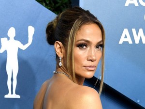 A 90-es évek imádott frizurája visszatért és így viseld most