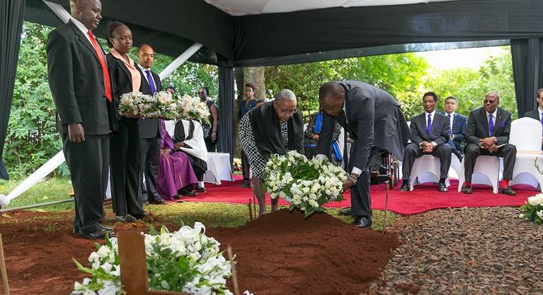 President Uhuru Kenyatta and First Lady Margaret Kenyatta lay a wreath at BM Gecaga's grave in 2016. Behind them (seated) is Jomo and his father Udi