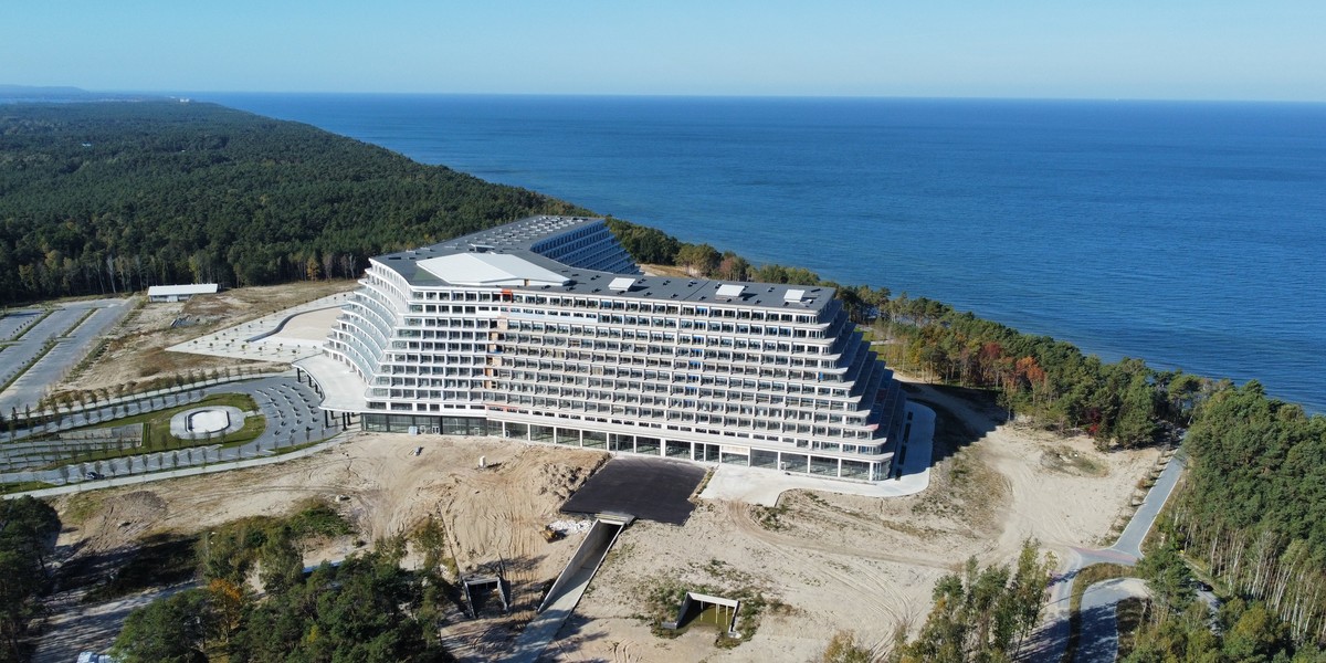 Hotel Gołębiewski w Pobierowie, zdjęcie z piątku 7 października. Widać, że w tym momencie prace na budowie w ogóle nie postępowały.