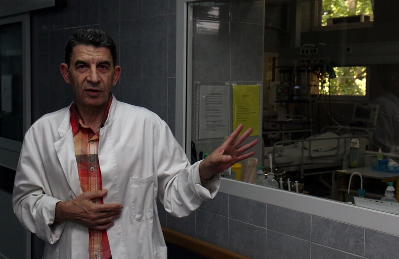 Dr Miloš Petković i njegov tim zadužen je za pripremu operacije, davanje anestezije i postoperativno lečenje dece