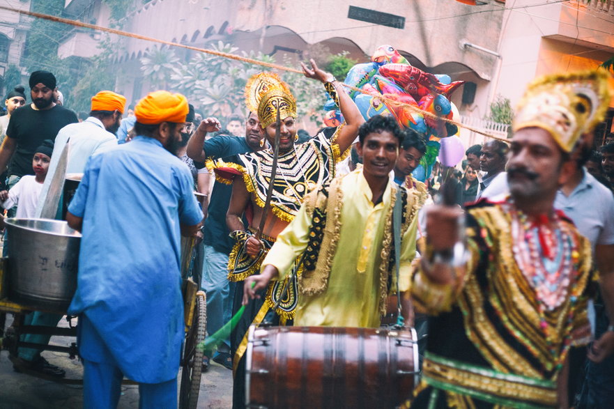 Celebracja daśehry na przedmieściach Delhi