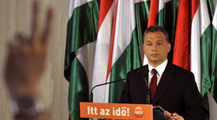 Orbán: Először a gazdaságot tesszük rendbe