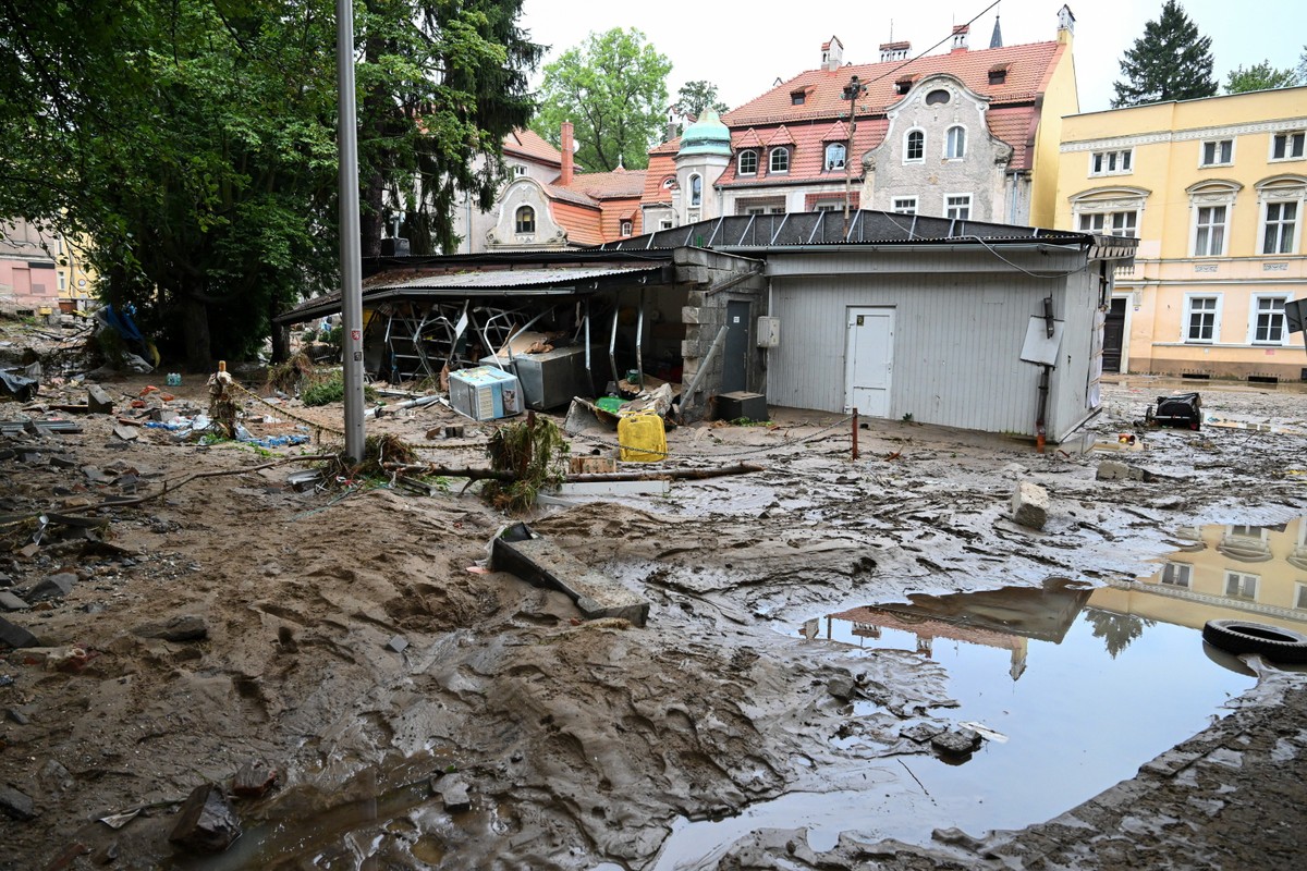 Pierwsza pomoc finansowa dla terenów dotkniętych powodzią. Jest zapowiedź rządu. Na zdj. Lądek-Zdrój po fali powodziowej