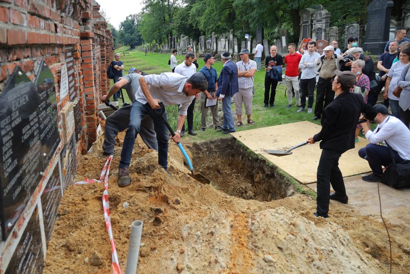 Pogrzeb zwojów Tory na Cmentarzu Żydowskim w Łodzi