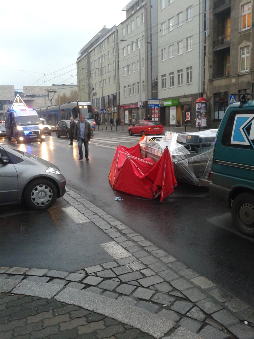 Śmiertelne potrącenie pieszej na skrzyżowaniu ul. Bałuckiego z Piłsudskiego we Wrocławiu