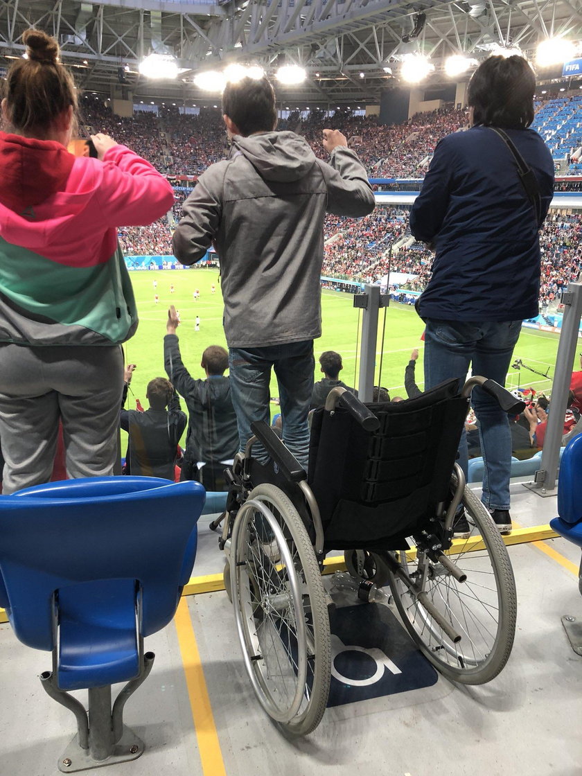 Cud na stadionie. Dwaj niepełnosprawni uzdrowieni grą swojej drużyny!