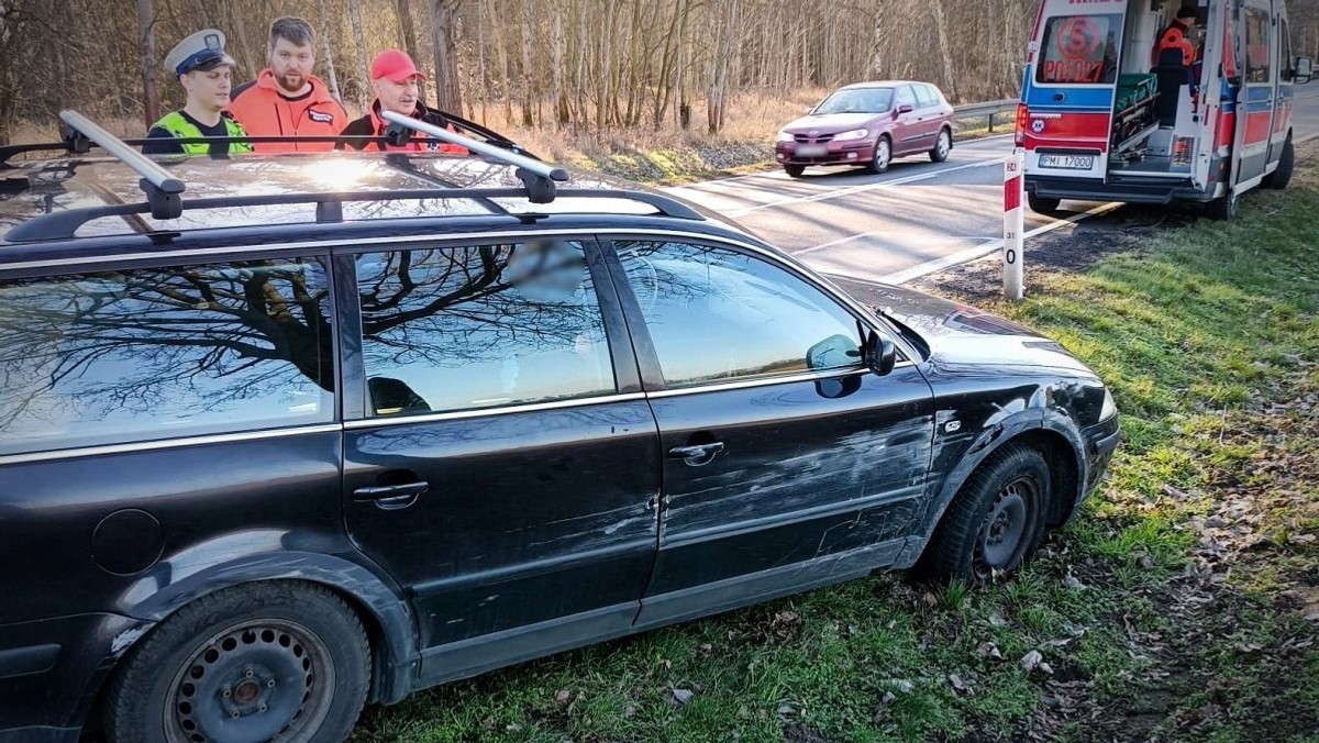 Kierowca jechał jak pijany. Przyczyna niedyspozycji okazała się całkiem inna