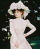 Barbra Streisand egy jelenetben a Hello, Dolly! című filmből. A musical 1969-ben debütált a mozikban.