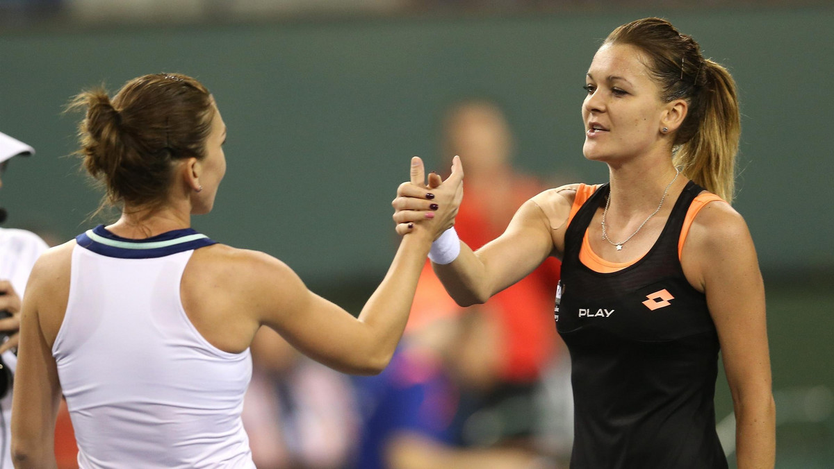 Najlepsza polska tenisistka nie miała nic do powiedzenia w półfinale mistrzostw WTA w Singapurze. Agnieszka Radwańska przegrała z Simoną Halep z Rumunii 2:6, 2:6. Nasza zawodniczka podczas imprezy kończącej sezon zanotowała zatem jedno zwycięstwo. W fazie grupowej pokonała Petrę Kvitovą.