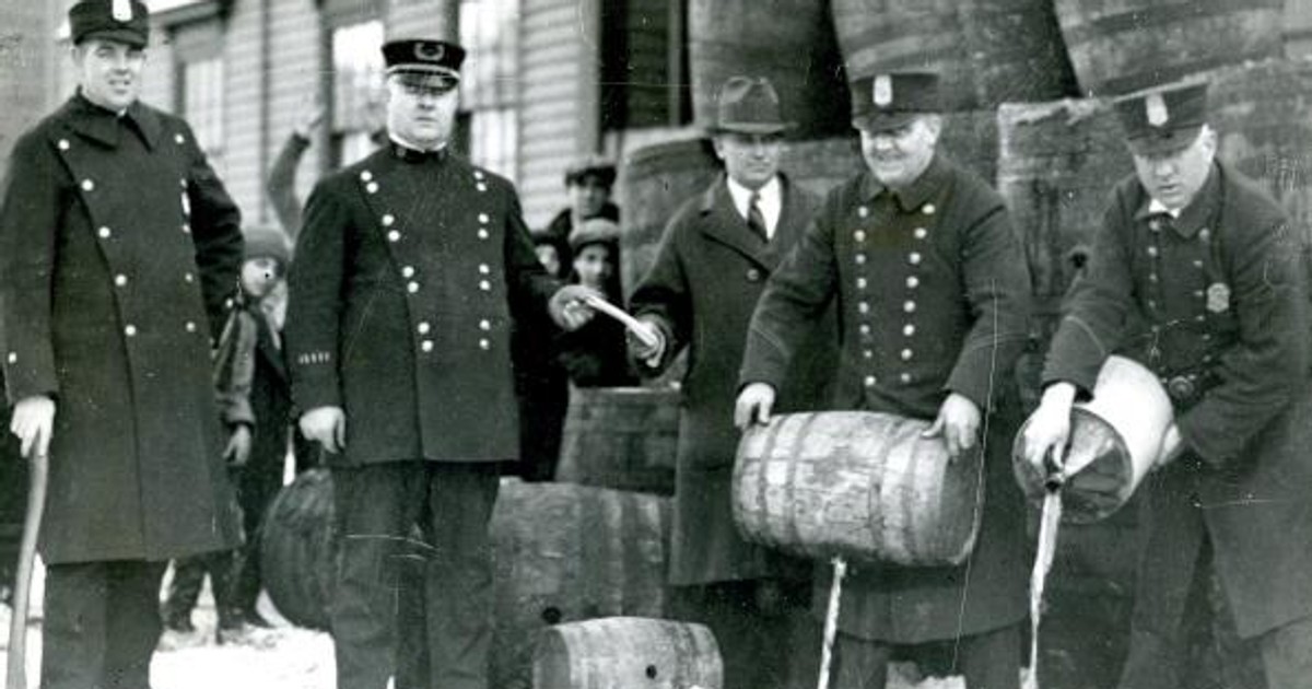 Washington pędził whisky, Nixon miał słabą głowę, McCarthy zapił się na śmierć. Historia USA przesiąknięta jest alkoholem