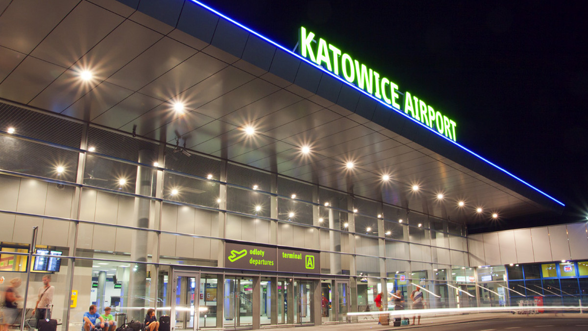 Lotnisko Katowice odsunęło rozpoczęcie rozbudowy swego głównego obiektu, terminalu B, na sezon zimowy 2019/2020. Powodem jest przygotowywany na grudzień 2018 r. szczyt klimatyczny COP24 w Katowicach, z którym prace kolidowałyby w przyszłym sezonie.
